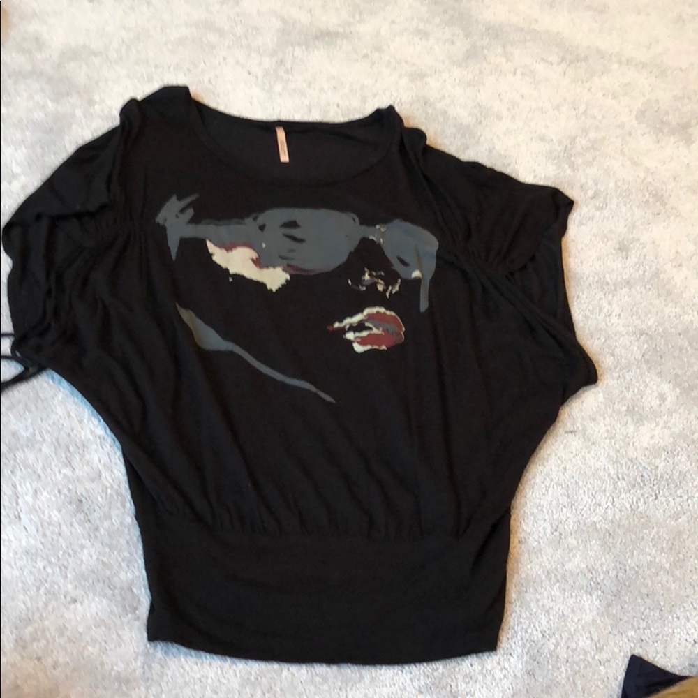 Loose shirt